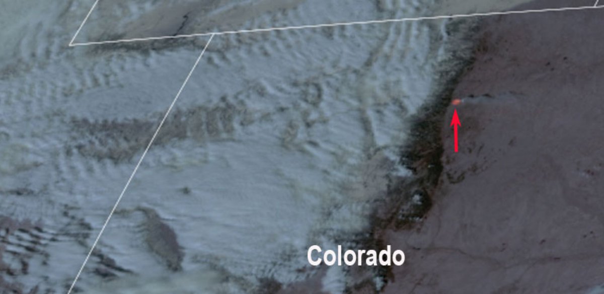 IDEACafe's tweet photo. @9NEWS satellite photo from @wildfiretoday #bouldercolorado https://t.co/ZDuZz6kipf