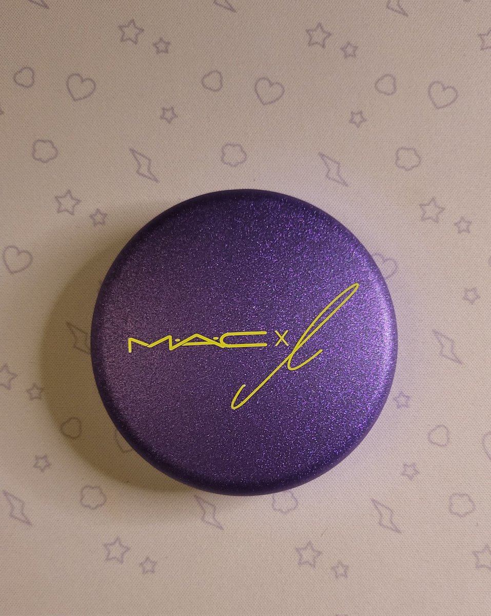 JBmust's tweet photo. And... Here are some pics of the MAC x LISA show gold highlighter 🥰🔥🔥🔥 @MACcosmetics
@BLACKPINK
#MACxLISA #MACLOVESLISA https://t.co/OsFP6EBc65