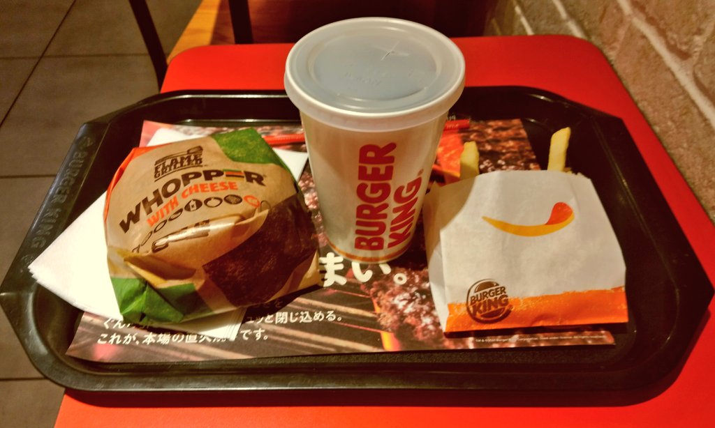 oinasan0173's tweet photo. #バーガーキング 大納会。
仕事納めとバーガーキング納めなう。
#burgerking #YearEnd #wrappercheese https://t.co/QnrEmk75vJ