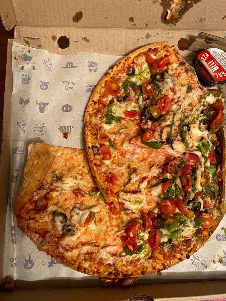 Itabutterfly's tweet photo. @meltpizzas esta es la pizza de ir recibí! La pedí Pat celebrar nuestro aniversario con mi novio y así llego!!!! https://t.co/QG9bc781a5