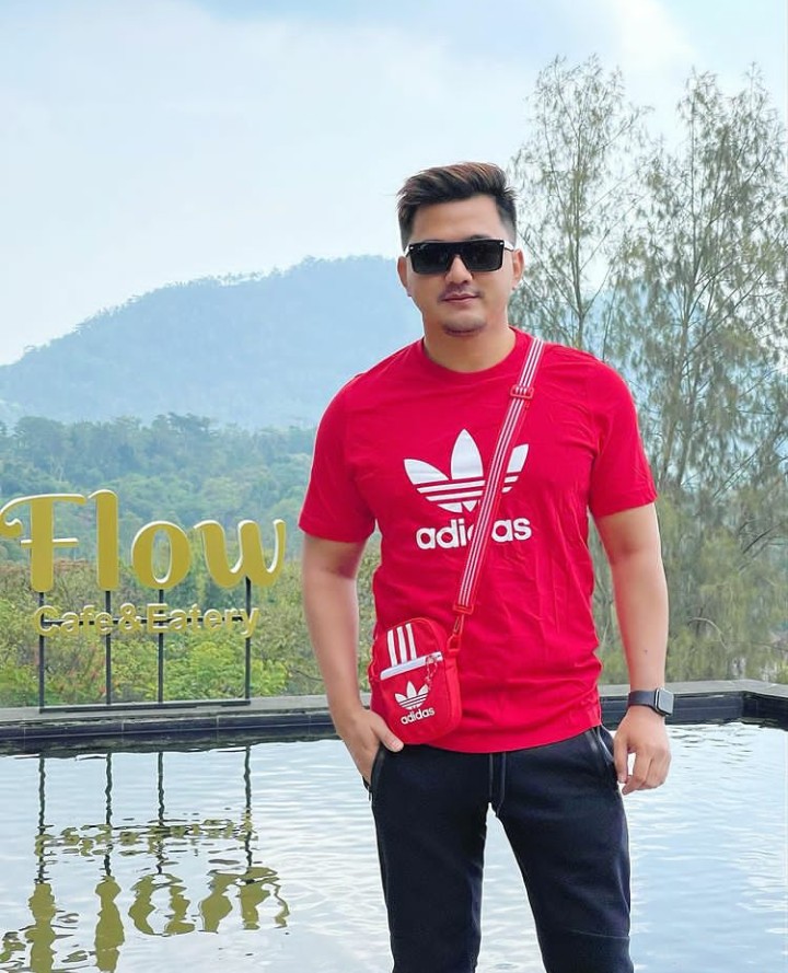 HTUNLINAUNG92's tweet photo. Adidas Red https://t.co/YnjM8pdP6M