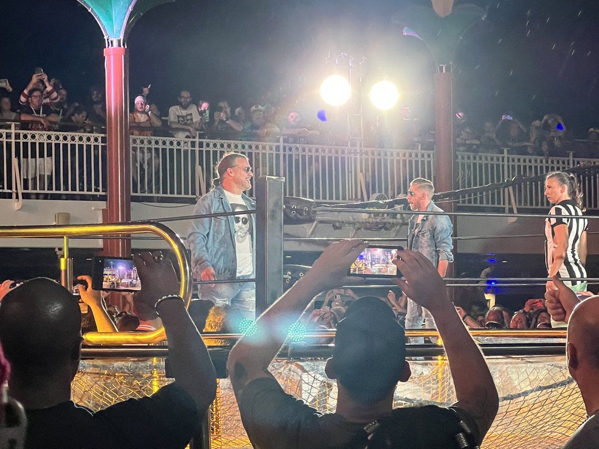 AndJustin4All's tweet photo. #tbt One of the most fun matches and series of events after that I’ve experienced in years. #OrangeJericho #ChrisJericho #OrangeCassidy #JerichoCruise #AEW #AllEliteWrestling #ThrowbackThursday @RefAubrey https://t.co/iP2CoQxl2P