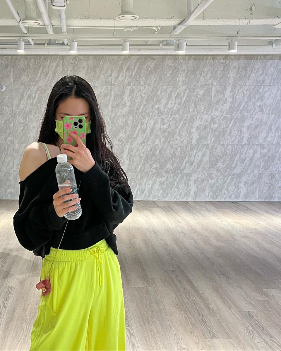 AllForNaeun's tweet photo. 211231 #Naeun Instagram Update #손나은 #나은 

https://t.co/YdJBqleU5u https://t.co/PB1G5IkvlX