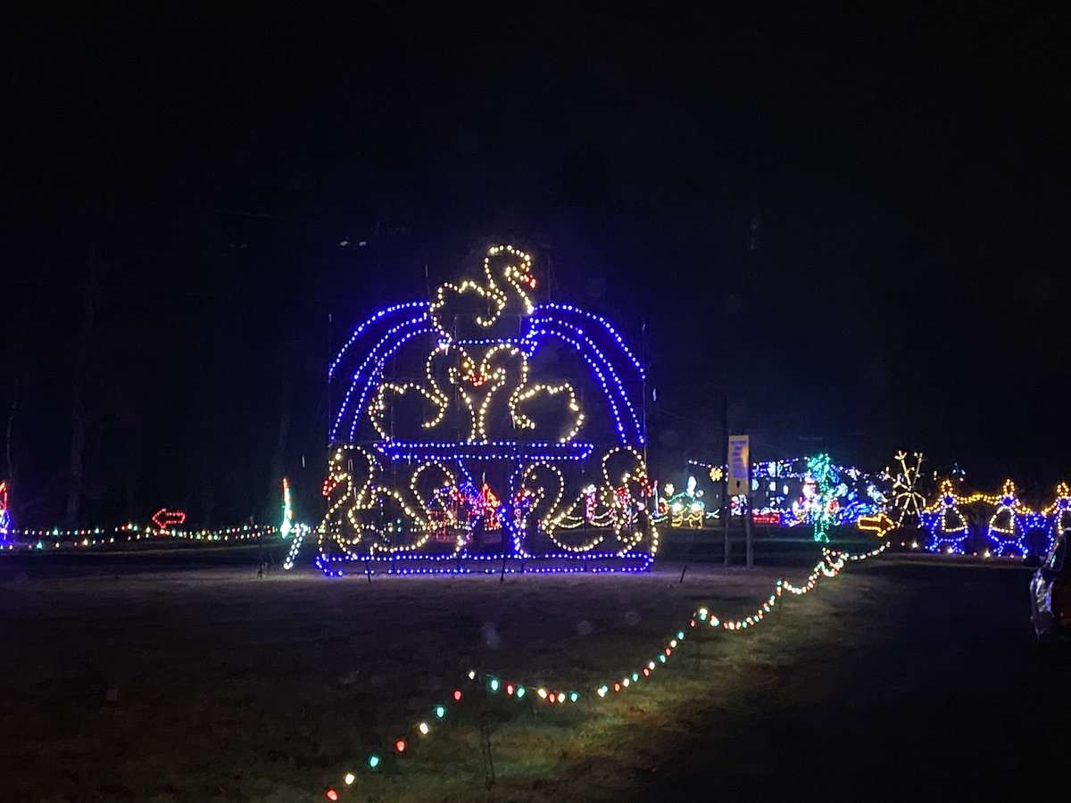 Jeannie581363's tweet photo. #MagicLights #Rentschlerfield #XmasChallenge2021 https://t.co/RW2SjhHSmB