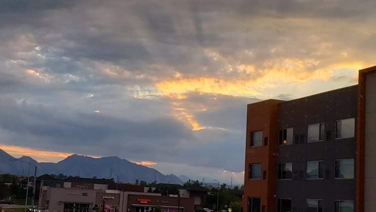 Skyem3_'s tweet photo. Praying for Boulder Colorado with these fires😢🙏🏻 The Element where we stayed is gone🙁@NWSBoulder https://t.co/A4Tmq74VXv