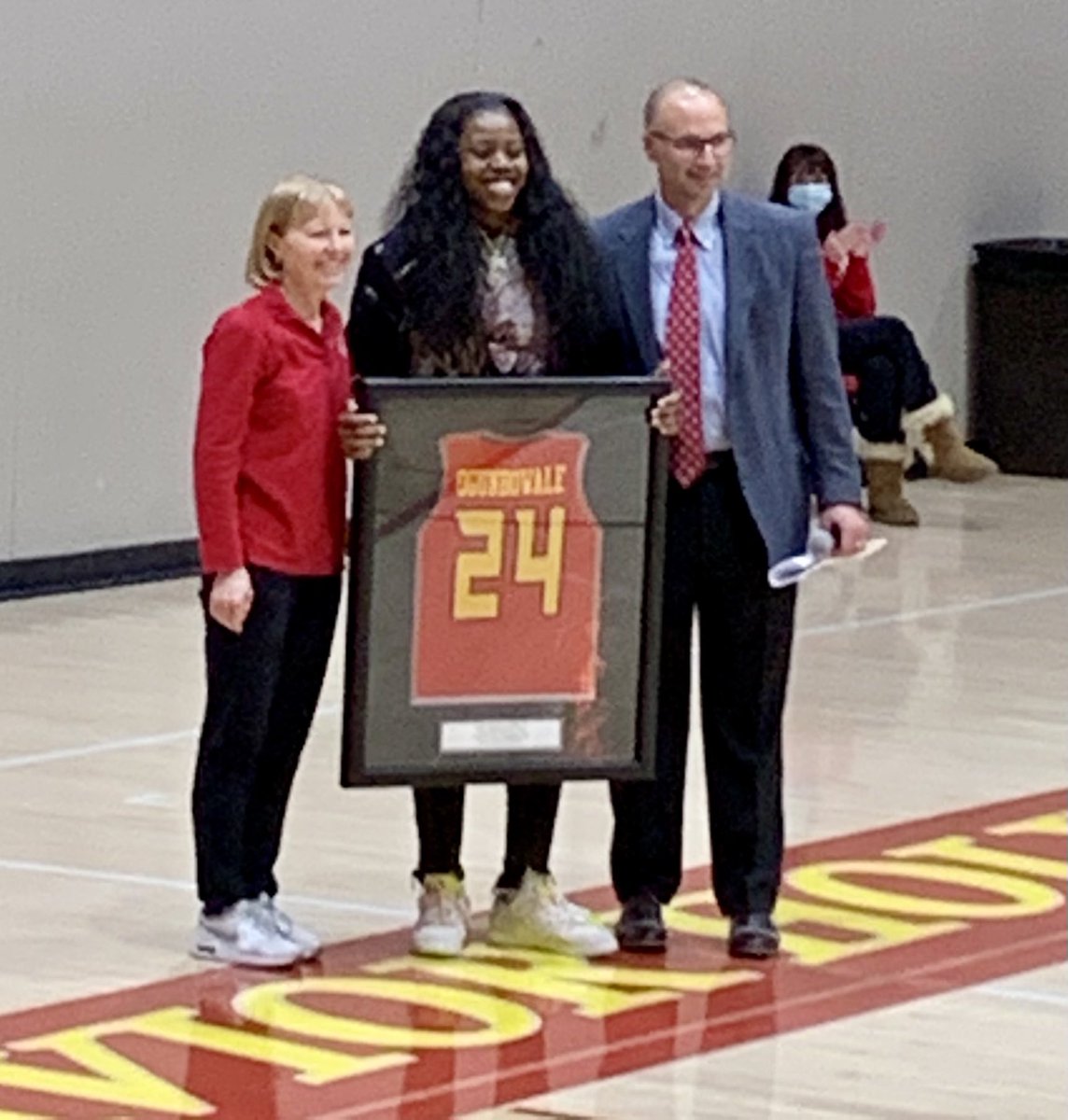 MaryMkrueger's tweet photo. The GOAT @Arike_O @DSHAHighSchool @DSHAathletics @DSHABasketball @DSHA_Strength #rolemodel #DasherPride https://t.co/LXFr026sCg