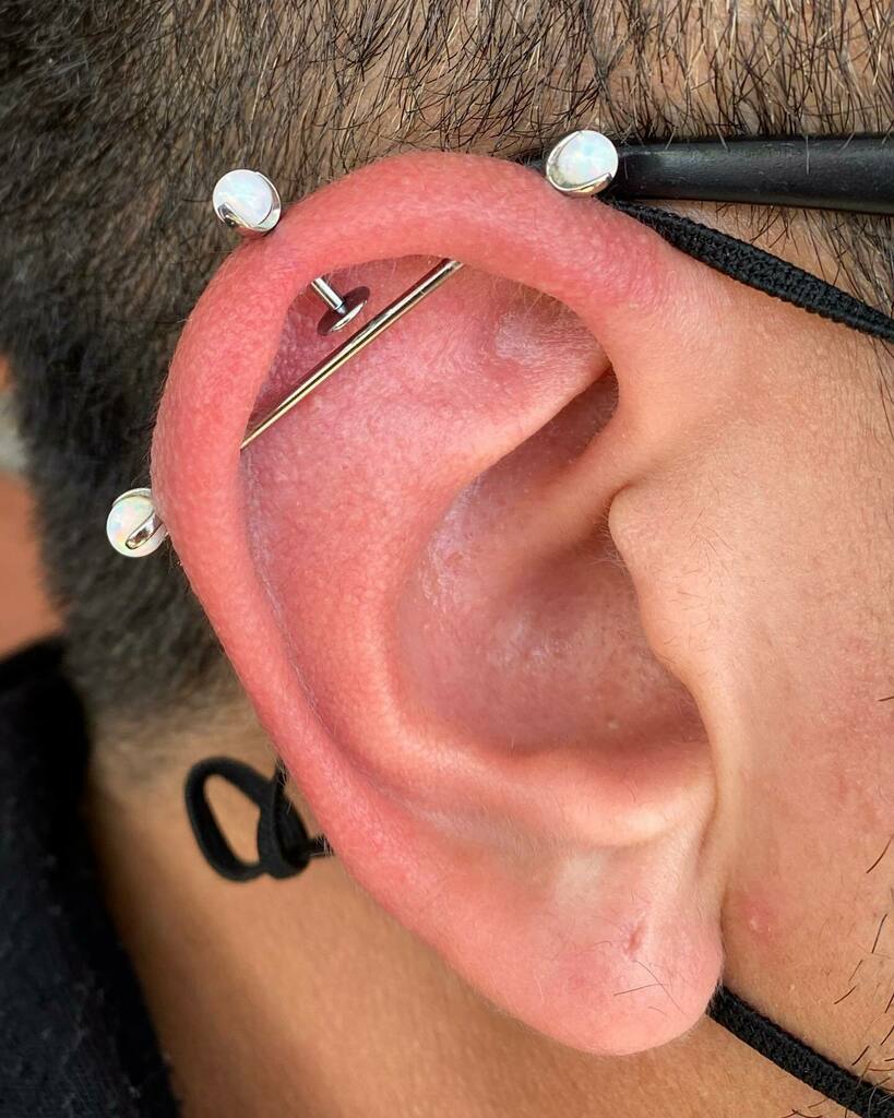 🧬 Rad Vertical Helix Vanessa Jo did the other day! It matches their industrial well performed a few months ago perfectly. 

Link for appointments in bio. 

#appmember #safepiercing #midtownreno #renopiercing #piercingreno #helix #helixpiercing #industrialpiercing