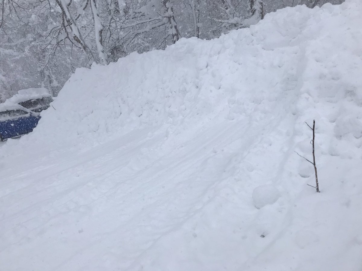 shhakuba's tweet photo. 7時からの除雪がやっと終わりました…

最近、管理人のドーザーの運転技術が上がってきています https://t.co/iMVaipxTqO