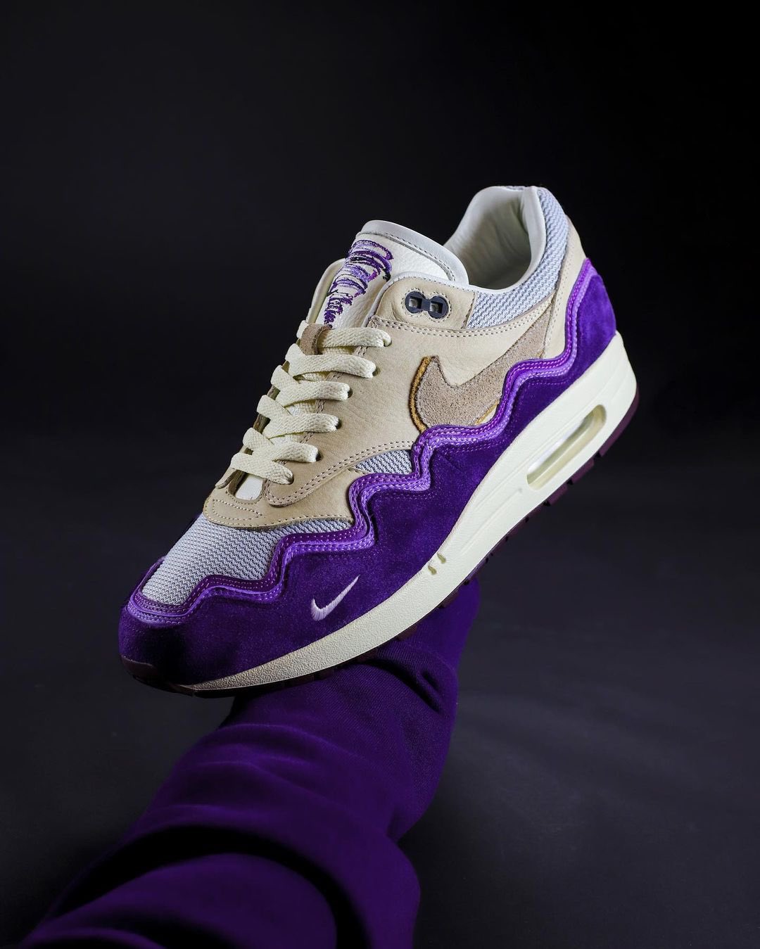 intersección basura Maldición JustFreshKicks on Twitter: "Patta x Nike Air Max 1 "Purple Storm" customs  ☔️ https://t.co/4x1jIaEotK" / Twitter