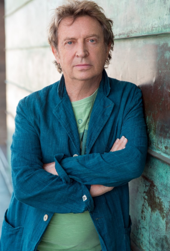 Happy 79 birthday to The Police guitarist Andy Summers! 