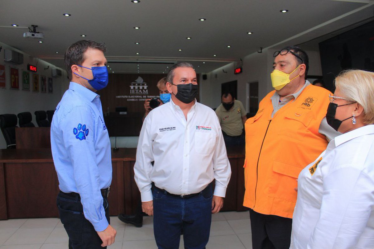 IGCabezadeVaca's tweet photo. ¡#VaxTamaulipas! Hoy, hemos dado un paso firme recorriendo el mejor camino para seguir recuperando la grandeza de #Tamaulipas, en democracia y libertad, por el bien de cada una de las familias que viven en nuestro estado. + https://t.co/8Lct9Y6hYd