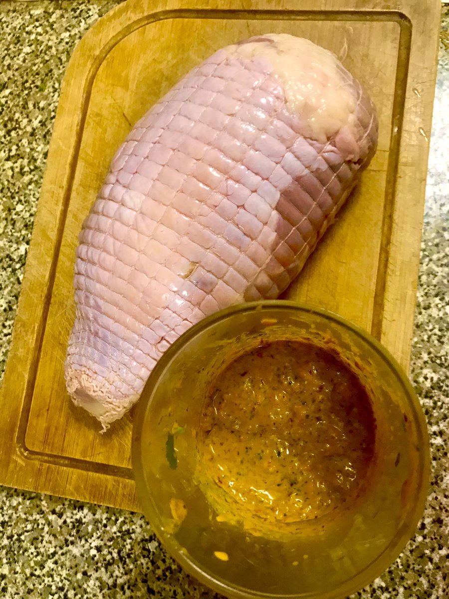 benarivas's tweet photo. Marinando la pechuga del pavo para mañana 👨🏻🍳 #SoyUnMasterChef #CenaAñoNuevo #Chao2021 #FoodPorn https://t.co/lmfMyUS3X6