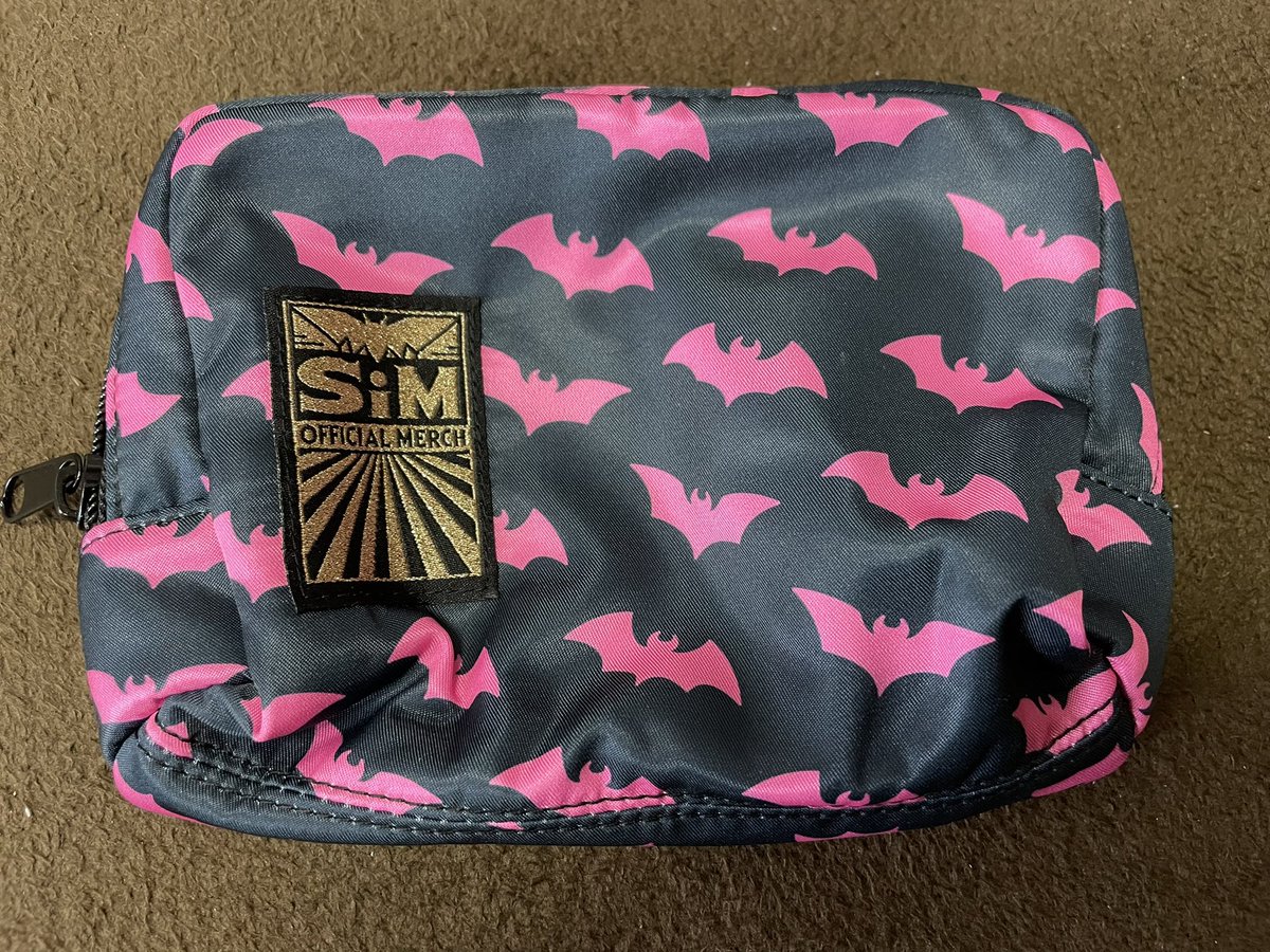 ykII00's tweet image. 夫が購入したSiMの福袋に入ってたポーチをもろた(∩´∀｀)∩ﾜｰｲ💜

#SiM 
#DEATHBOX