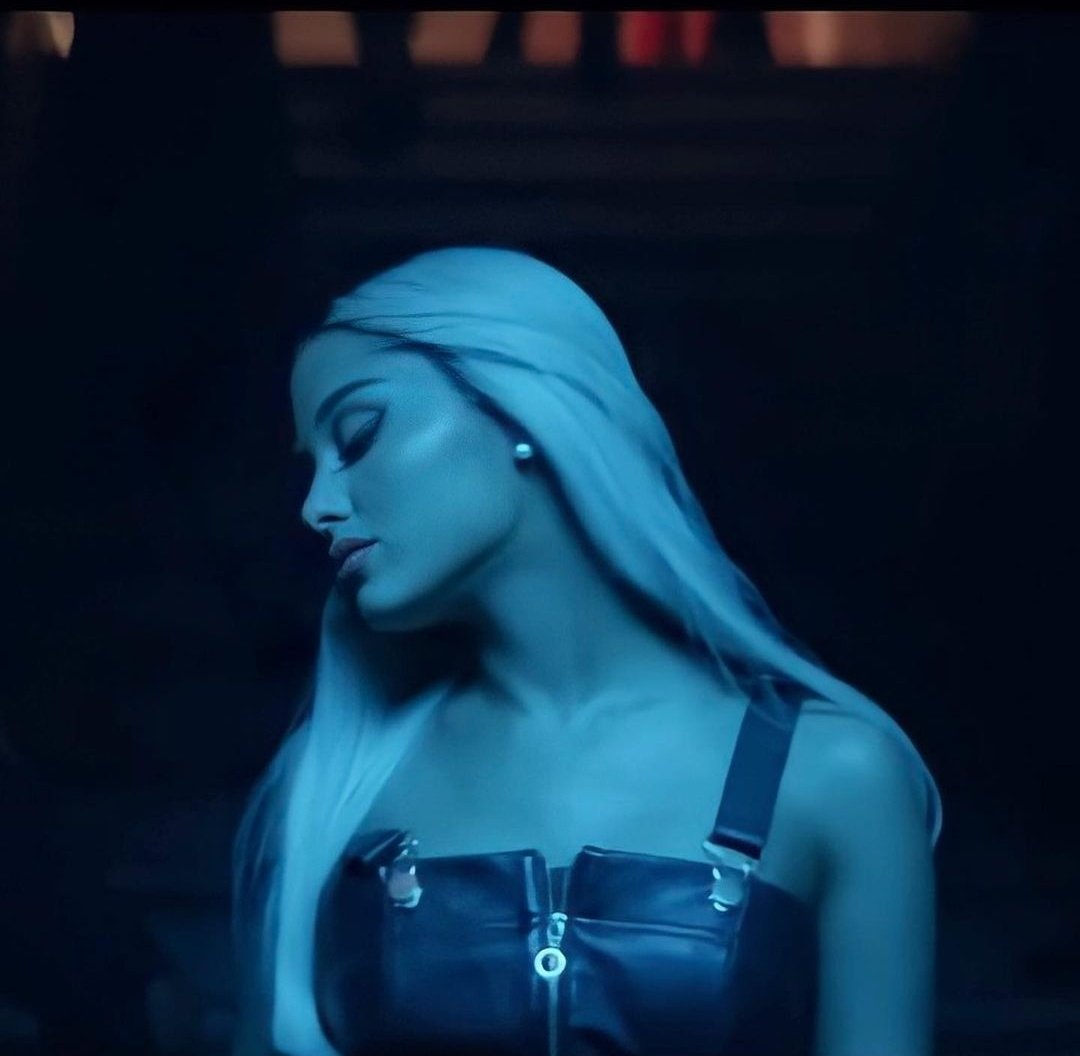 safeforariana's tweet photo. remember when ariana grande just: https://t.co/Cz04dXpedd