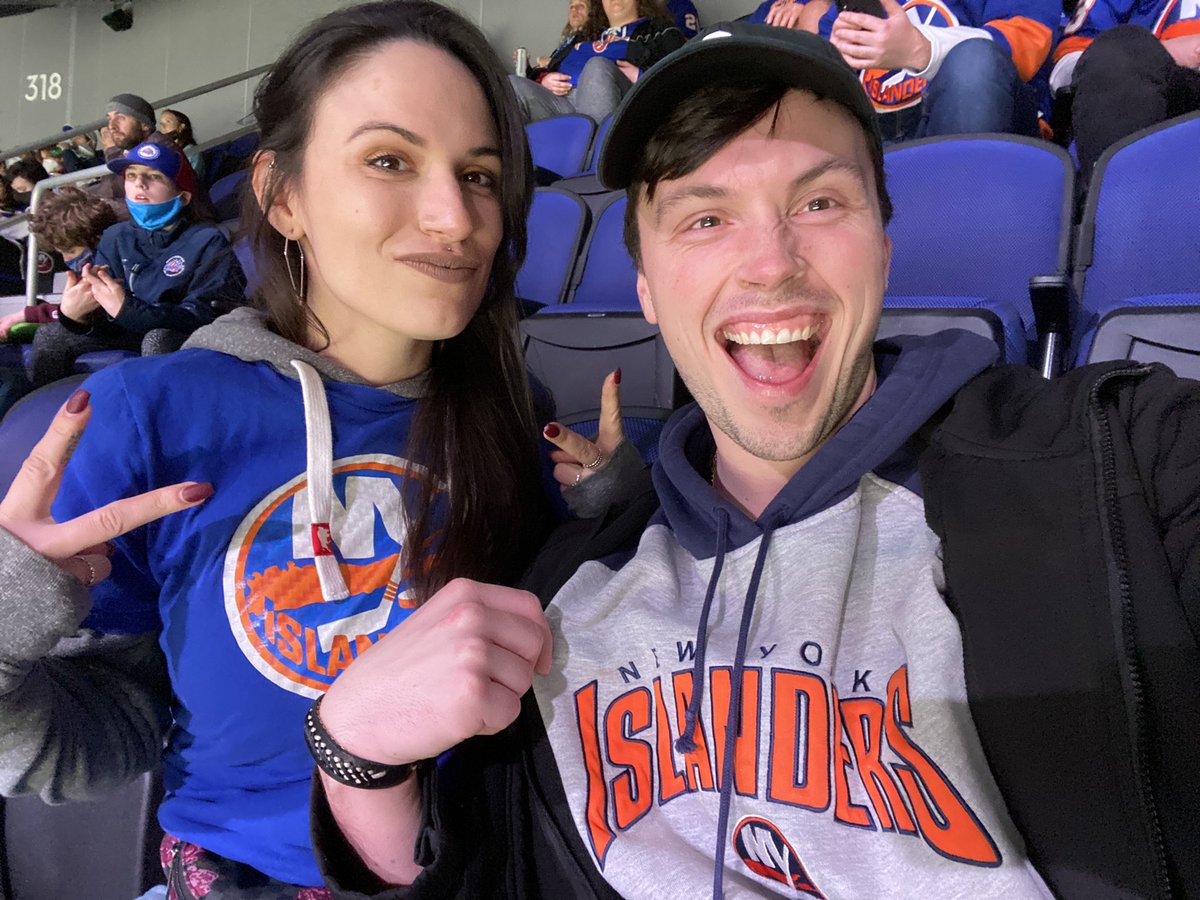 JohnnyCapocollo's tweet image. Let’s go Islanders! This game is a nail biter! My sister is having heart palpitations! #islanders #isles #letsgoisles #kisscam