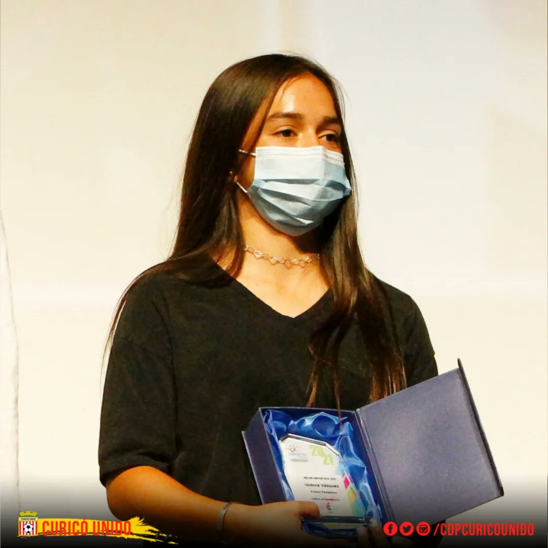 ¡Tremendo reconocimiento!

Nuestra jugadora Isidora Vásquez fue destacada como la mejor futbolista curicana en la ceremonia de los Mejores Deportistas de Curicó 2021, que organiza la Municipalidad.

¡Tremenda, Isi! 🤍❤️

#ElClubDeSuGente ⚪🔴