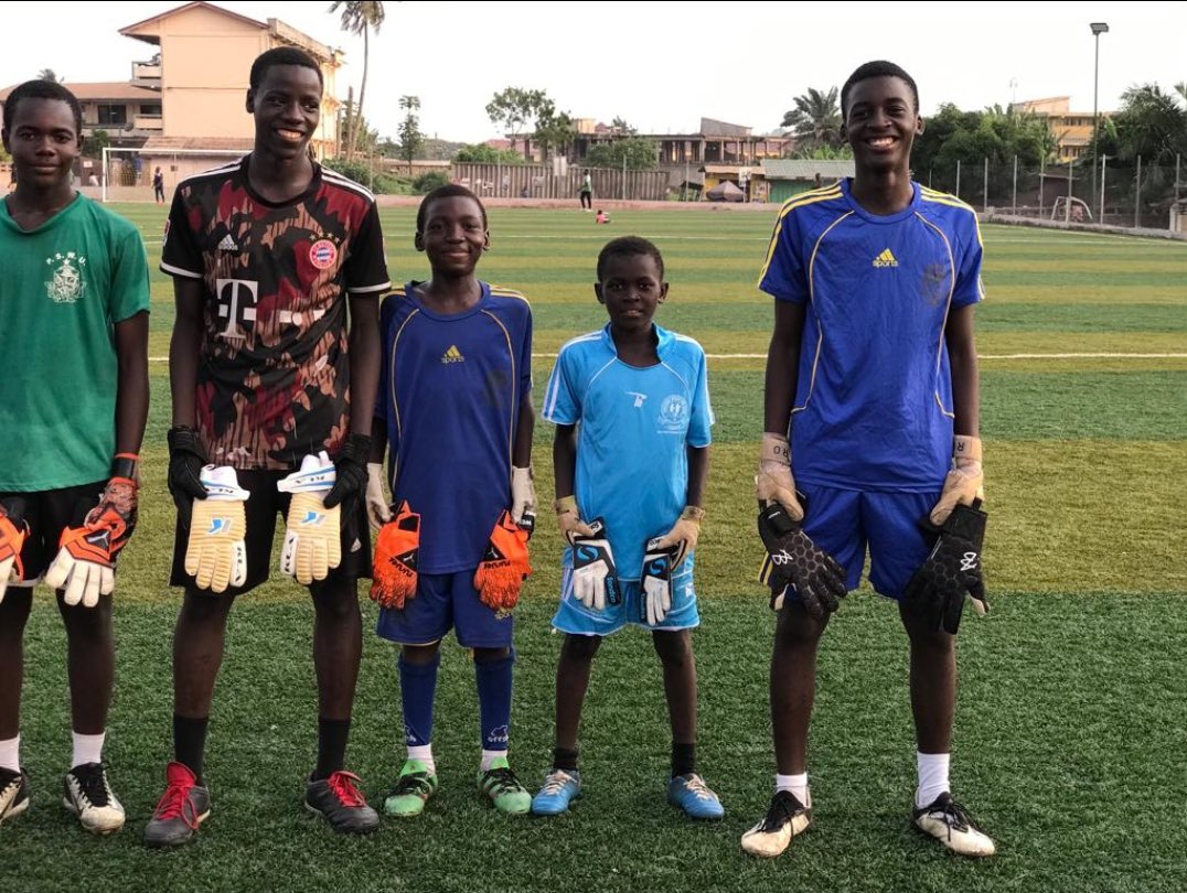 This month we have been helping these young kids in Ghana 🇬🇭 with your used goalkeeper gloves! Thank you to everyone who made this happen #GKunion #goalkeepers #Charity