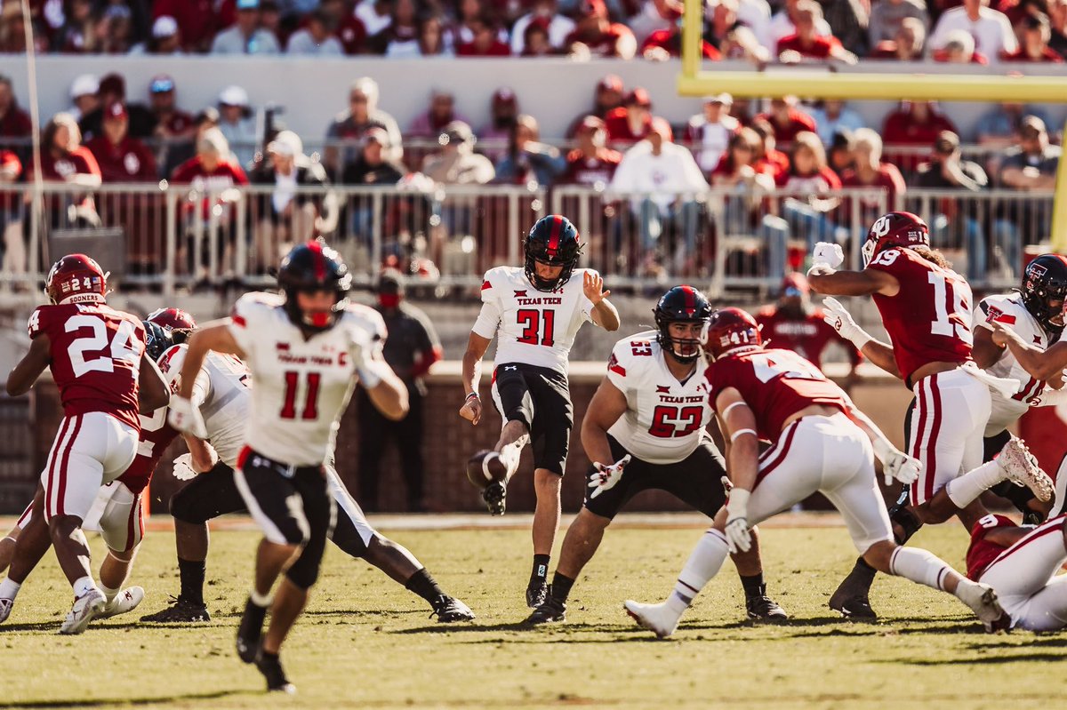aust_31's tweet photo. Can’t thank all my guys on the punt team enough! We got some dawgs on this unit. We impacted the game every time we went out there. Love y’all boys!! ✊🏼❤️ #WreckEm #GameChangers #MVPs @SchoolerColin @aic172 @krishonm17 @jac0bm0rg @D_Rig08 @FieldsToThePros @frye_adrian https://t.co/fJsG2GnwVU
