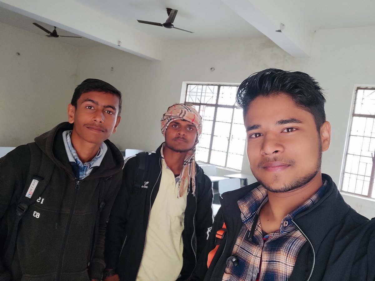 RohanKumarGiri2's tweet photo. College friends https://t.co/8sjtH4dbOt