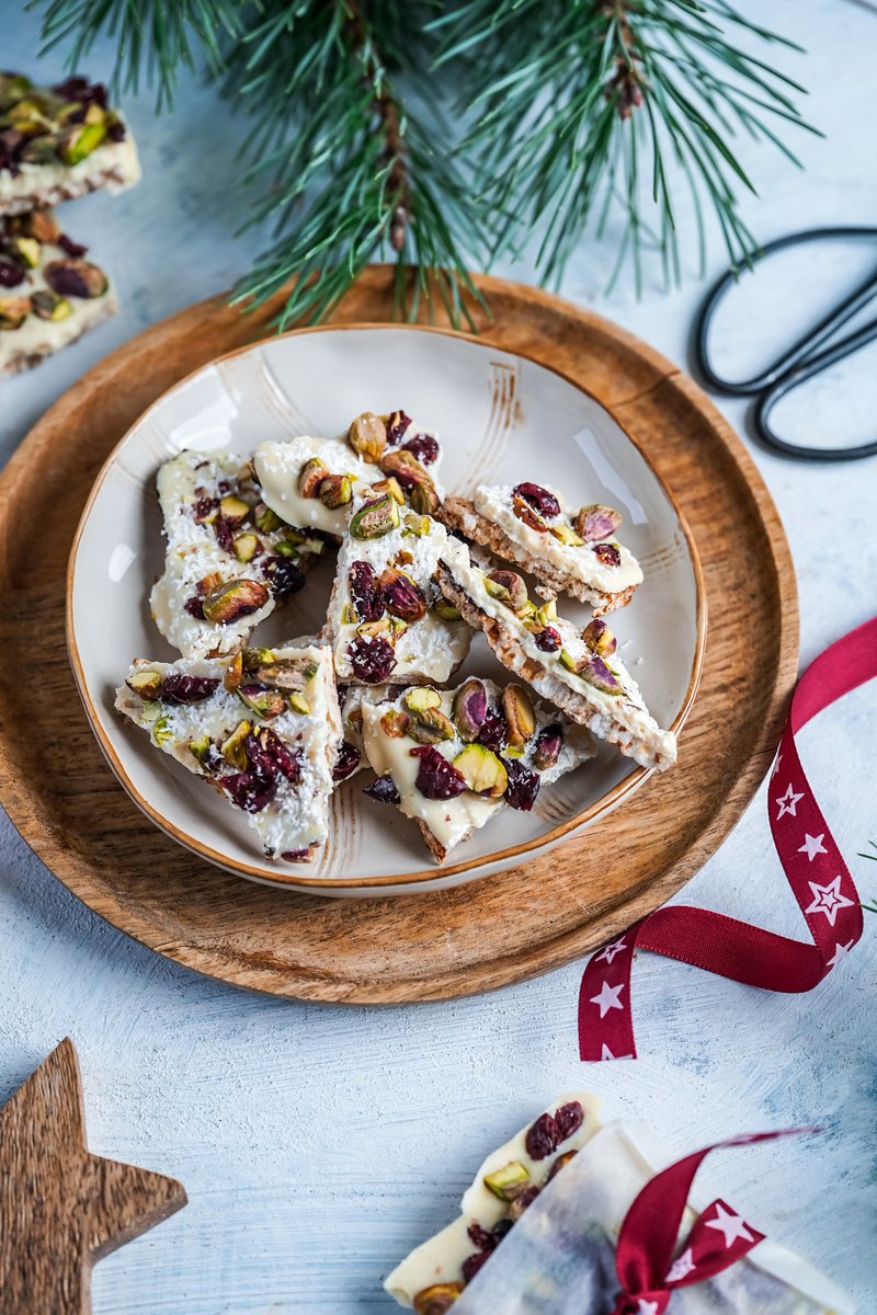 SmartbiteSnacks's tweet image. We have no idea what day is today but we know one thing for sure. We are keeping it festive with this super easy #holiday #chocolate 🍫 bark (𝘵𝘩𝘢𝘵 𝘢𝘭𝘴𝘰 𝘩𝘢𝘱𝘱𝘦𝘯𝘴 𝘵𝘰 𝘨𝘰 𝘸𝘦𝘭𝘭 𝘸𝘪𝘵𝘩 𝘺𝘰𝘶𝘳 𝘕𝘦𝘸 𝘠𝘦𝘢𝘳’𝘴 𝘌𝘷𝘦 𝘣𝘶𝘣𝘣𝘭𝘺). ⁣
bit.ly/vegan-choco-ba…