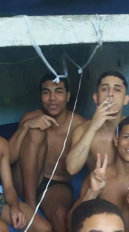 R_dideus's tweet photo. A dor da última despedida, vem acompanhada de um inicio de uma grande sdds eterno em minha memória #lucas🌟🥋🥀💔 te amo irmão😫😭😭 https://t.co/vVNSKwgzbd