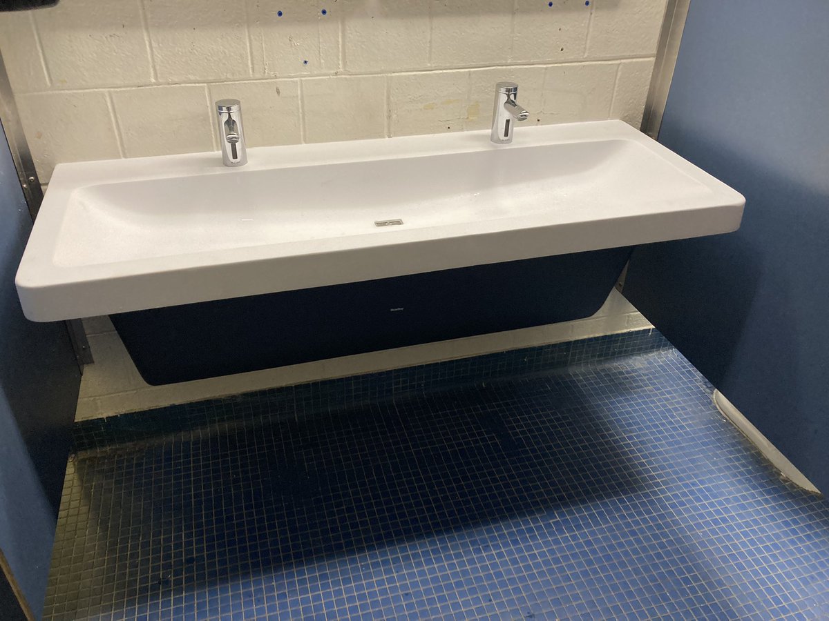 SzrikeSPS's tweet photo. While most of @SalemSchoolsk12 staff is on a much needed break, our facilities team has been hard at work.  Check out the new sinks with touch-less faucets @_SalemHigh_ in our 6 main bathrooms! Not to mention all the cleaning and distribution of KN95 masks.  Here we come 2022! https://t.co/HLLm2X0zSi