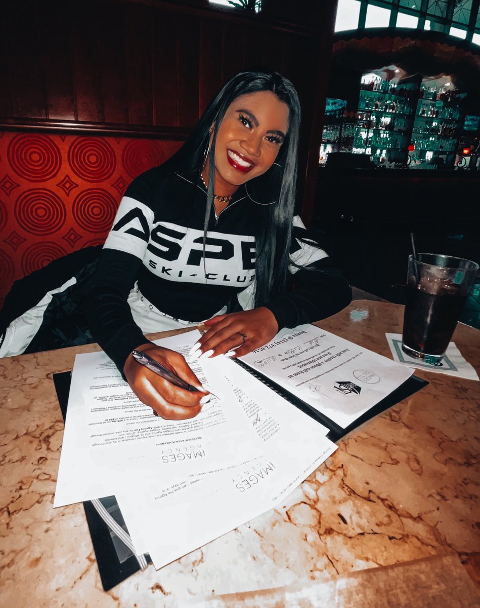 zzoilarosa's tweet photo. my version of signing day:

you’re officially looking at a SIGNED model + actress in the making.

as of yesterday, my dream became a reality as i have officially signed with a modeling/talent agency.

#GodsTiming 🙏🏽 https://t.co/pldaXw3EqZ