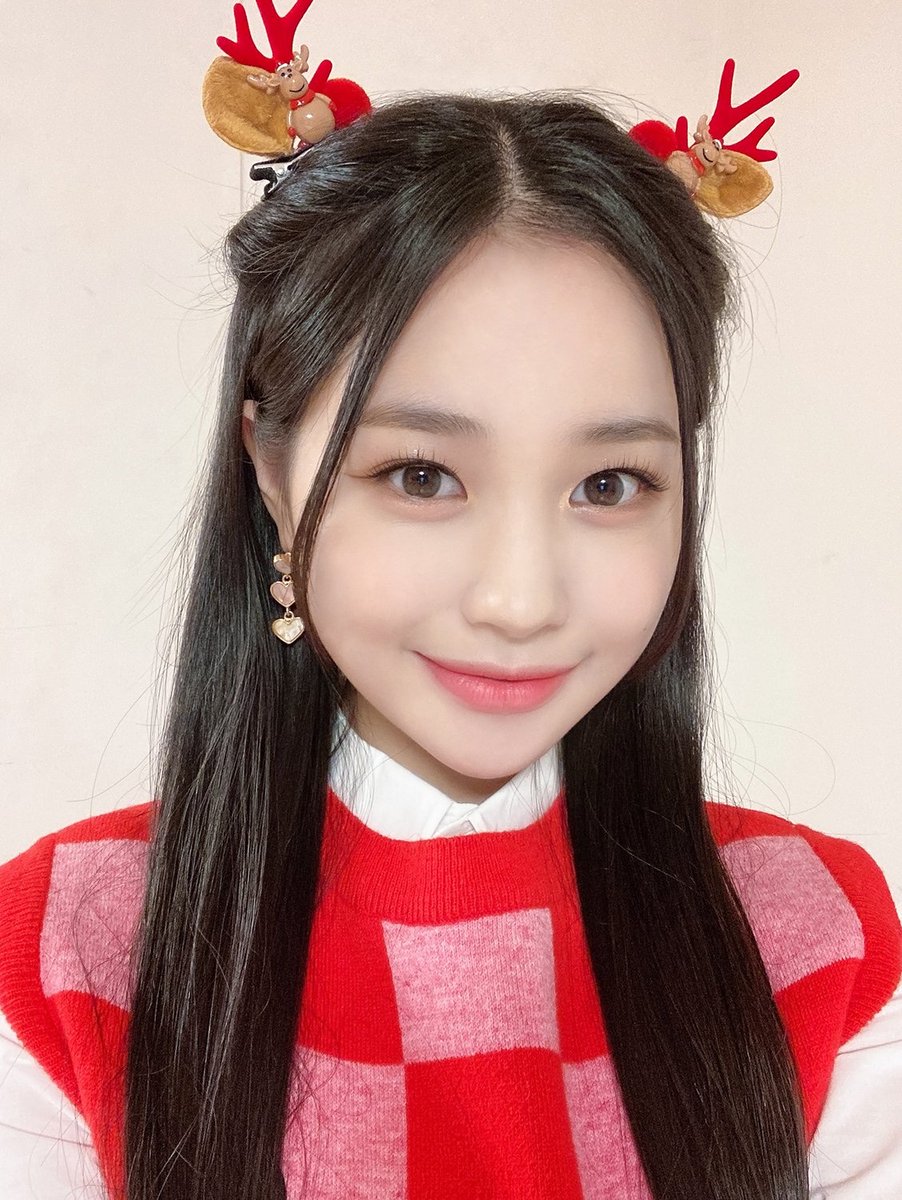 how is she always so cute ?