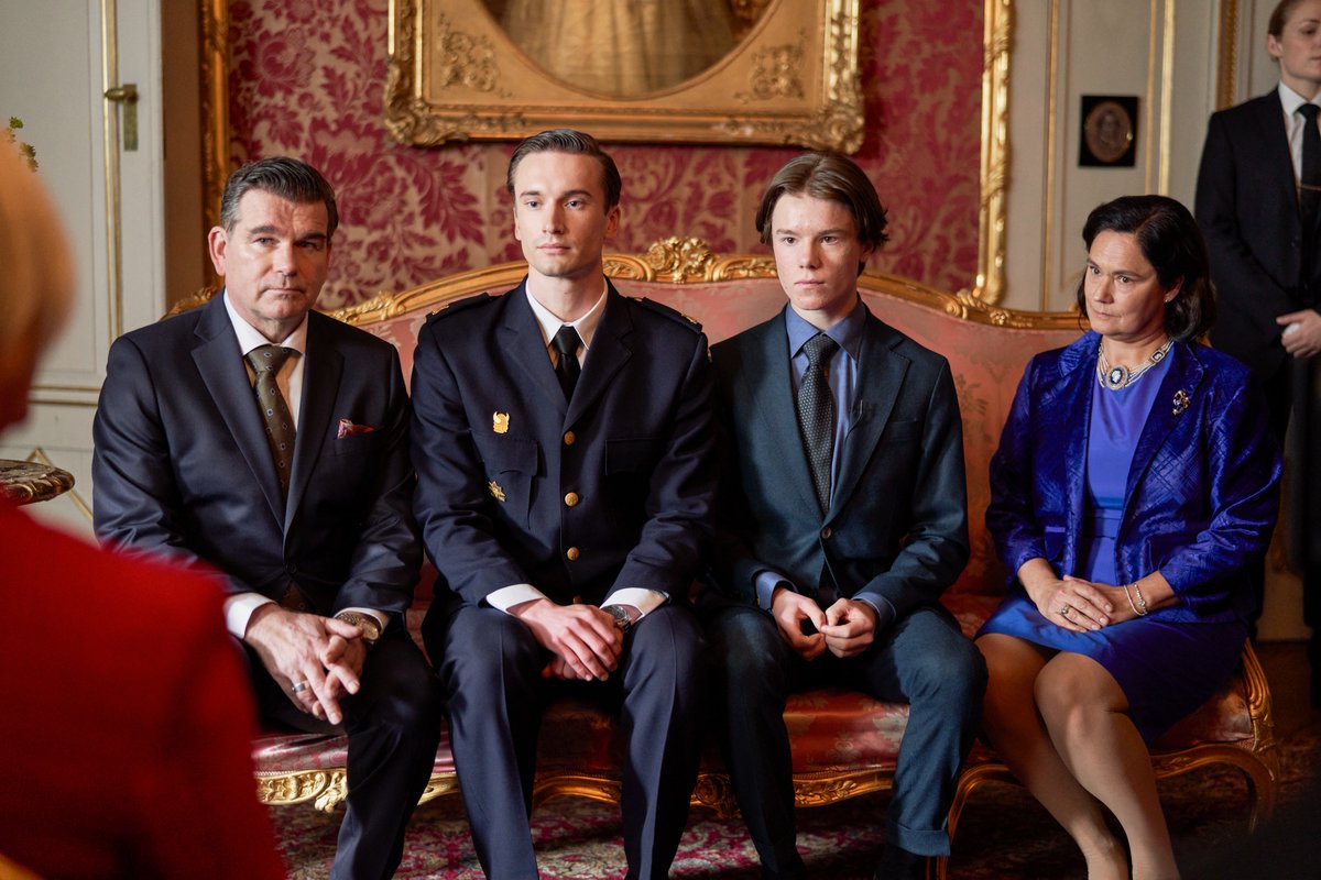 sboficial's tweet photo. TOP SÉRIES DO ANO

🏆 1 • Young Royals https://t.co/ESahYXShlT