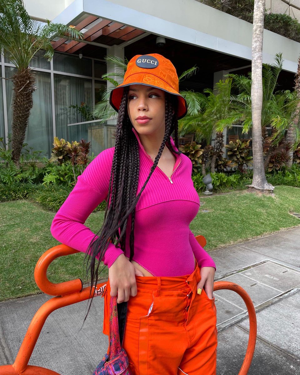 NezzyWest's tweet image. Greetings from Hawaii 🌺