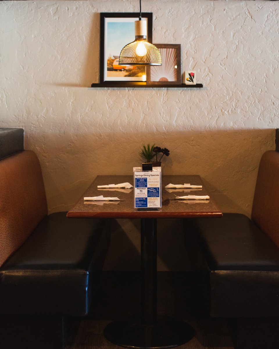 HavasuSprings's tweet photo. Have you seen all the Springs Restaurant upgrades? 👀  When you visit let us know if you spotted our nostalgic prints from the early days here at the resort? 🖼💙

#Rennovation #LakesideDining #HavasuGoodEats https://t.co/94K6ArykOa