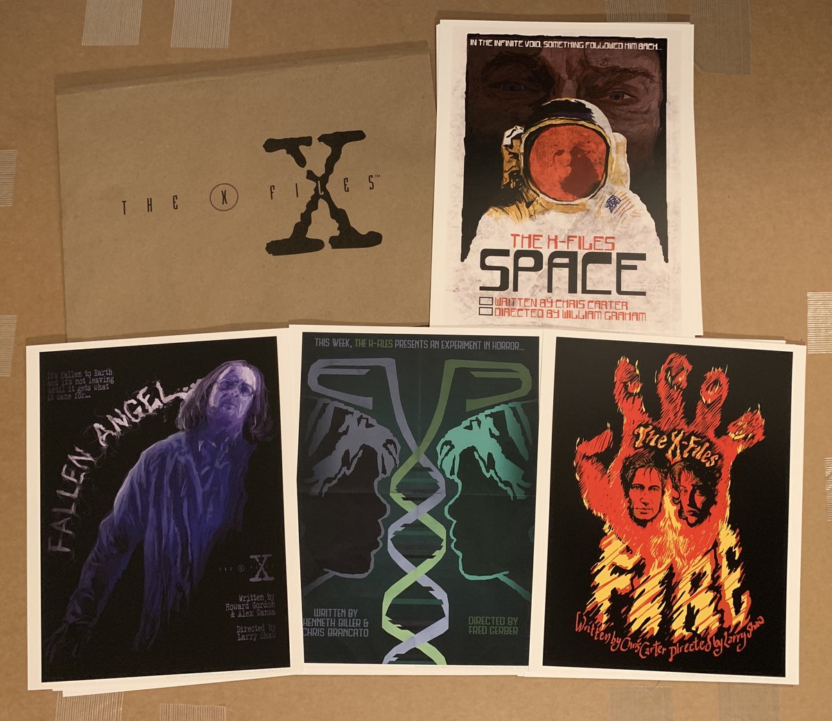 JJLendl's tweet photo. New patron-only release is going live on New Year's Day! It's the last batch of my X-Files Season 1 Set 1 posters featuring art for the series' first 12 episodes.
Get exclusive shop access and more by becoming a patron at https://t.co/MrJx6T9fGi. #TheXFiles #xfilesposterproject https://t.co/aldbVeUgka