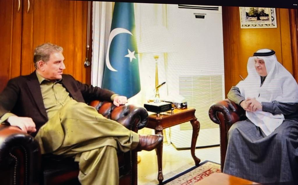 ImranJarwar786's tweet photo. بھکاریوں کا بی��ھنے کا سٹائل چیک کریں..
لہذا بھیک بھکاری کی حالت دیکھ کر دیا کریں https://t.co/eTJPK1Btbr