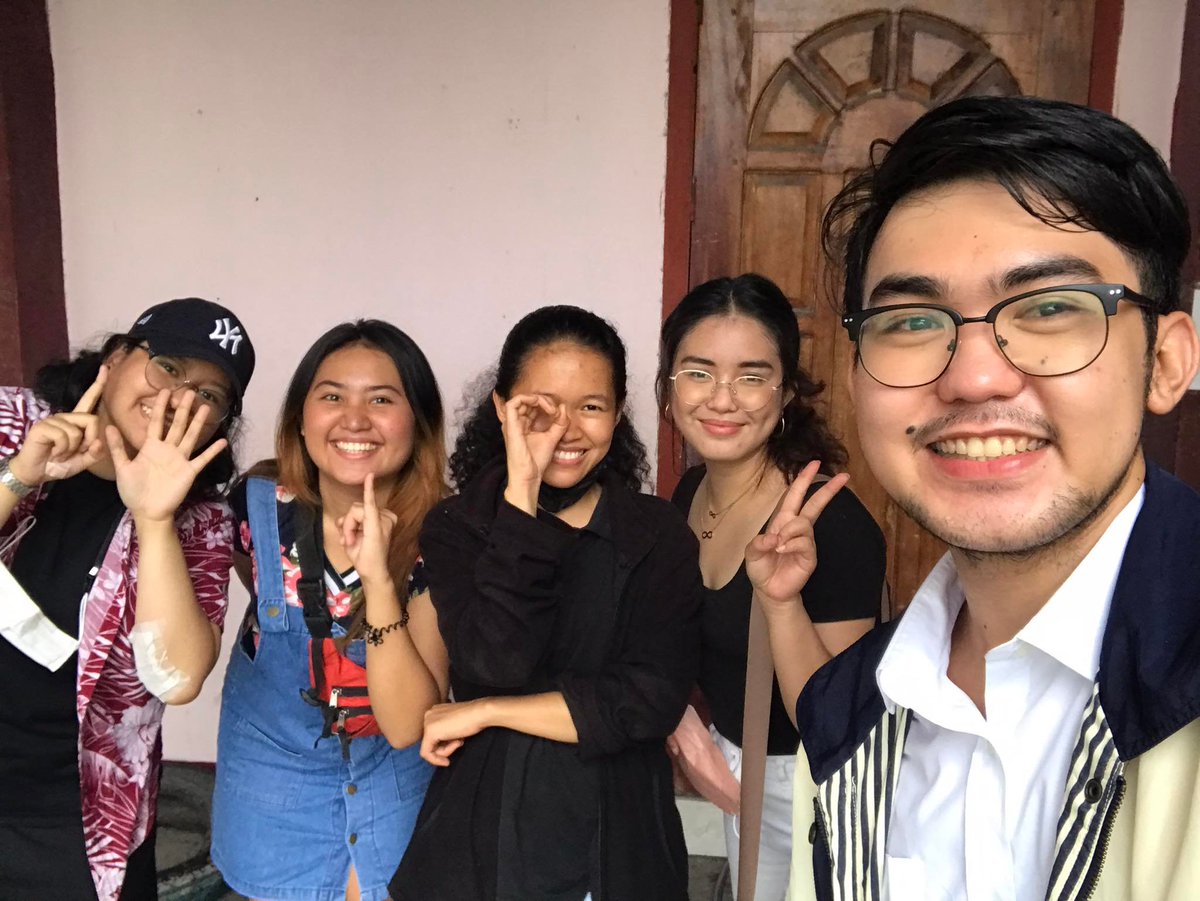 _gwynlim's tweet photo. Ug ang vampire clan since HS🤣🤣, thank you guys labyuu all bisag vampires mo❤️🤧🤣
*insert karens* https://t.co/oGAehAH0ad