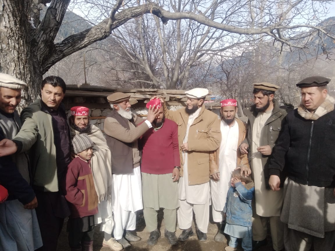 ANPOPakhtunkhwa's tweet photo. اے این پی اپر دیر کے زیر اہتمام حلقہ پی کے 10 کوہستان کمراٹ تھل کلان بالا کے میں مختلف جگہوں پر شمولیتی تقاریب، درجنوں افراد نے اپنے خاندانوں سمیت مختلف پارٹیوں سے مستعفی ہوکر اے این پی میں شمولیت اختیار کی۔
#ANP | #ANPUpperDir https://t.co/uXFJaTGMdh