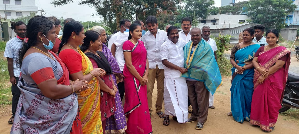 KNVijeykumarMLA's tweet photo. திருப்பூர் வடக்கு சட்டமன்ற தொகுதி, மாநகராட்சி வார்டு எண் 33, மன்னரை சத்தியா காலனி கிழக்கு, சத்தியா காலனி 10 வது வீதி பகுதி பொதுமக்களை சந்தித்து குறைகளை கேட்டறிந்து உடனடி நடவடிக்கை எடுக்க அதிகாரிகளுக்கு உத்தரவிட்டேன். https://t.co/kfPjWXGH9N