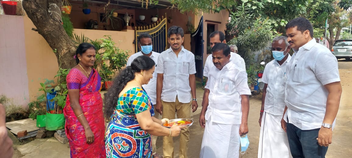 திருப்பூர் வடக்கு சட்டமன்ற தொகுதி, மாநகராட்சி வார்டு எண் 33, மன்னரை சத்தியா காலனி கிழக்கு, சத்தியா காலனி 10 வது வீதி பகுதி பொதுமக்களை சந்தித்து குறைகளை கேட்டறிந்து உடனடி நடவடிக்கை எடுக்க அதிகாரிகளுக்கு உத்தரவிட்டேன்.