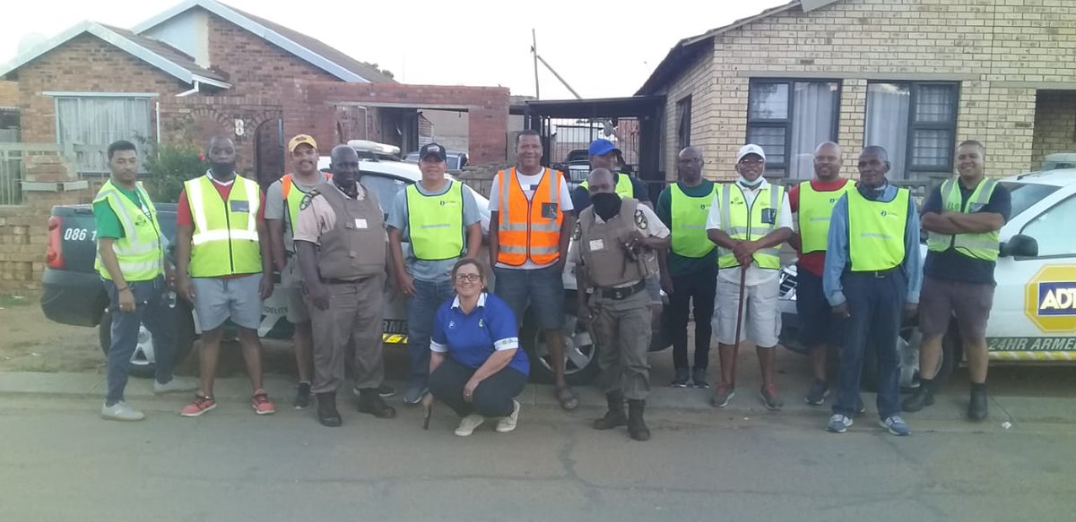 Fidelity_Secure's tweet photo. Our teams were involved in a mass patrol operation in the greater Heidedal area of Bloemfontein last night. We are proud to see our partnerships working to push crime out and keep all residents safer. #FidelityADT #WeAreFidelity #KeepingYouSafe #SaferStreets #CommunityPatrols https://t.co/PTQMcfAh3z