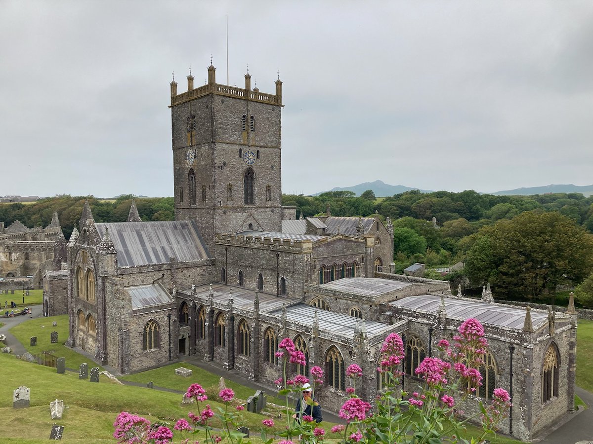 DaraParsons's tweet photo. Heritage Highlight of 2021. A year of not getting out much, and of quality instead of quantity. A new (to me)(ancient) Cathedral is always a special treat. St David's Cathedral #StDavidsCath . Here's to more of this and less of the other! https://t.co/rDd7PtIW59