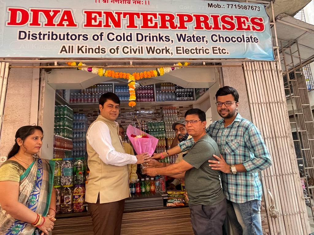 adv_ravivyas's tweet photo. Inaugurated a new shop - Diya Enterprises. Thank you for the honor and My best wishes for your new venture!
#AdvRaviVyas #MBMC #BJPMiraBhayandar #BJPZillaPresident #DiyaEnterprises #NewShop #Inauguration #Distributor #ShopInauguration https://t.co/eNqTvUs2C7