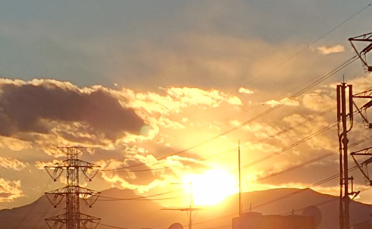 ishrsskrdi731's tweet photo. 2021年最後の夕日☀ https://t.co/hIv6SuF4h4