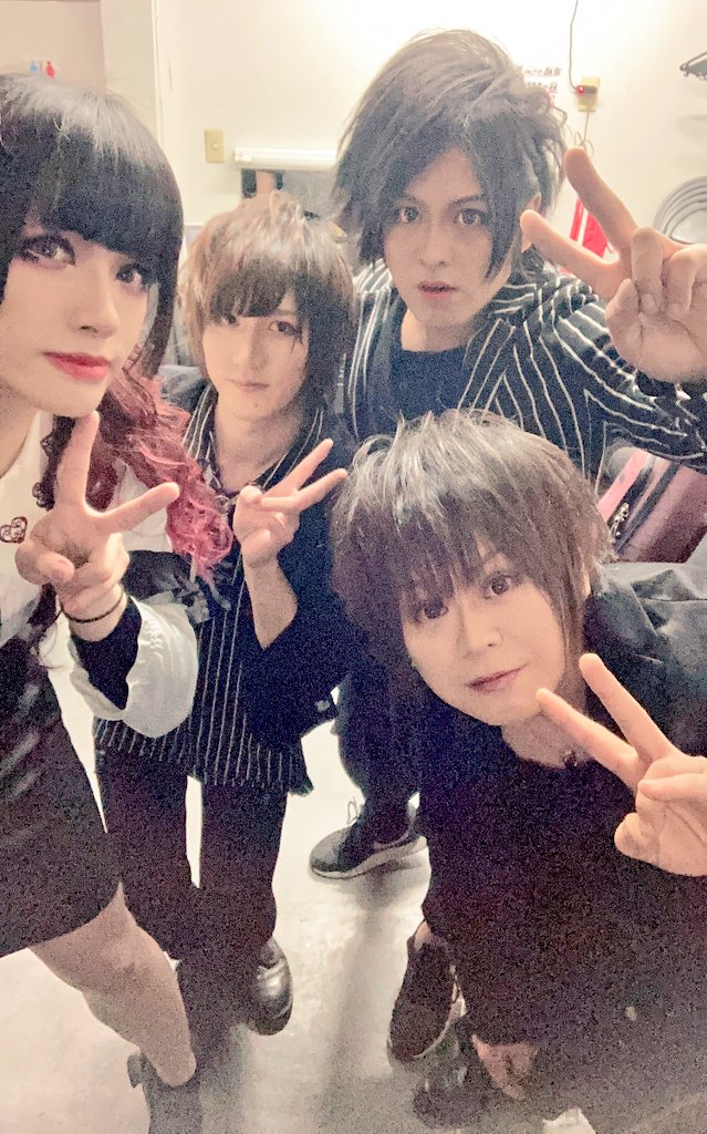tesroayuri's tweet photo. お久しぶりです。
2021年昨日ライブ納め浦和ナルシスお疲れ様でした。
レーベルメイト達や、セッションでお手伝いして頂いた方々、ありがとうございました。
２ステージで、大分体力使いきった感じです。
どちらも最高のステージでした。
お疲れ様でした。そしてありがとう！
皆さん来年も、宜しくです https://t.co/wx1G3nELEa