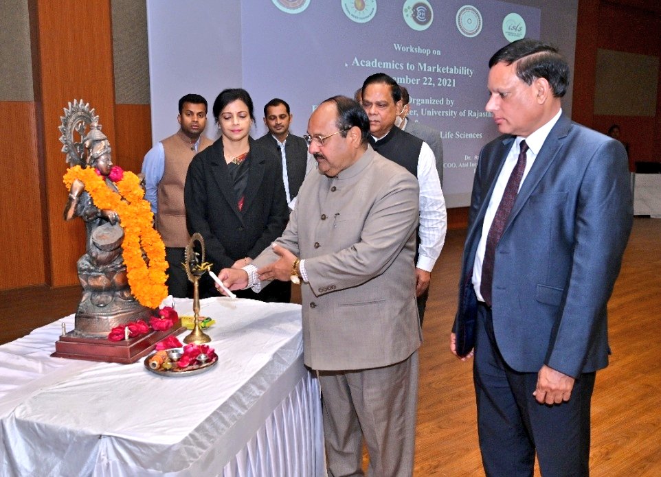 Entrepreneurship & Career Hub tweet media