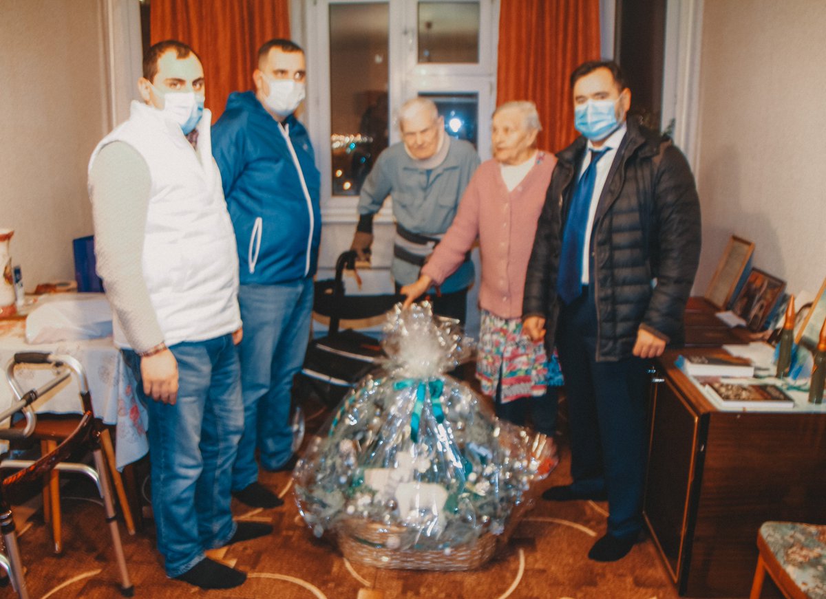 Навестил участника Великой Отечественной войны, люберчанина Павла Петровичева и поздравил его с наступающим Новым годом.Такие встречи с фронтовиками всегда трепетны и памятны сердцу. Пообещал Павлу Алексеевичу, что мы увидимся с ним вновь в день его столетнего юбилея!
#HappyNewER