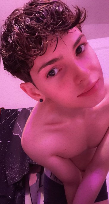 Night 🥰😜 https://t.co/QA9rk2j9Xv