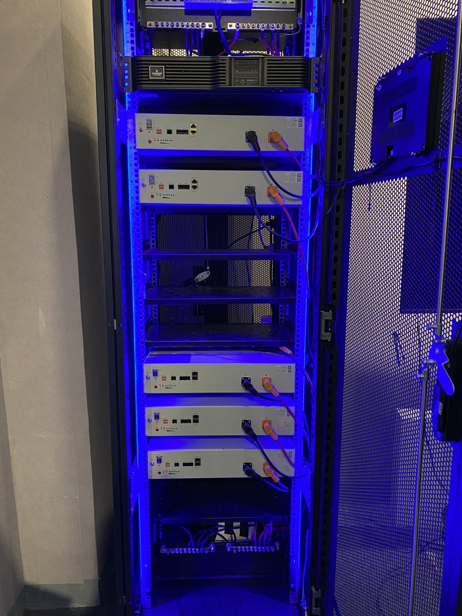 JoyceChengVS's tweet photo. Lithium-ion batteries for home energy storage, a perfect addition to your solar power system. #solarpower #renewableenergy #NetZeroBy2050 #pytes #lithiumbattery #solarbattery #energystorage https://t.co/RLukikQY8I