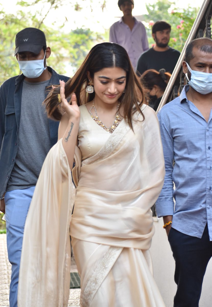 RashmikaFanArmy's tweet photo. This look 😍❤️
You're an angel Rushieeee ❤️! 
@iamRashmika 💘🧚‍♀️
#5GloriousYearsOfRashmika
#RashmikaMandanna https://t.co/mnLeGJokaA
