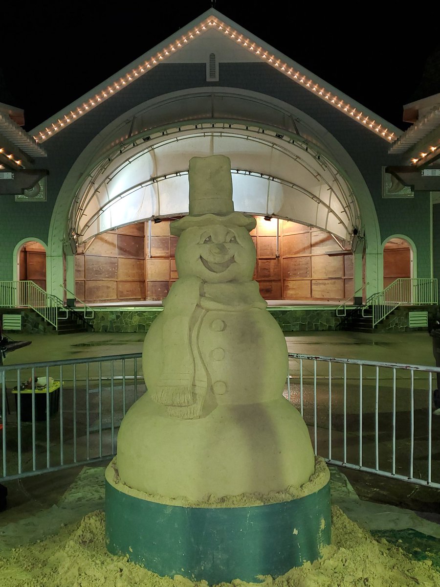 #NewYear2022 #happythesnowman #hamptonbeach #firstdayhikes #nhstateparks #itsjustsand #greggrady #Snowman #NewHampshire