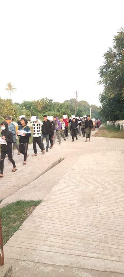 Early morning protest against military regime of Yinmarpin's residents. 

#FederalDemocracyNewYear2022
#WhatsHappeningInMyanmar
#Dec31Coup
