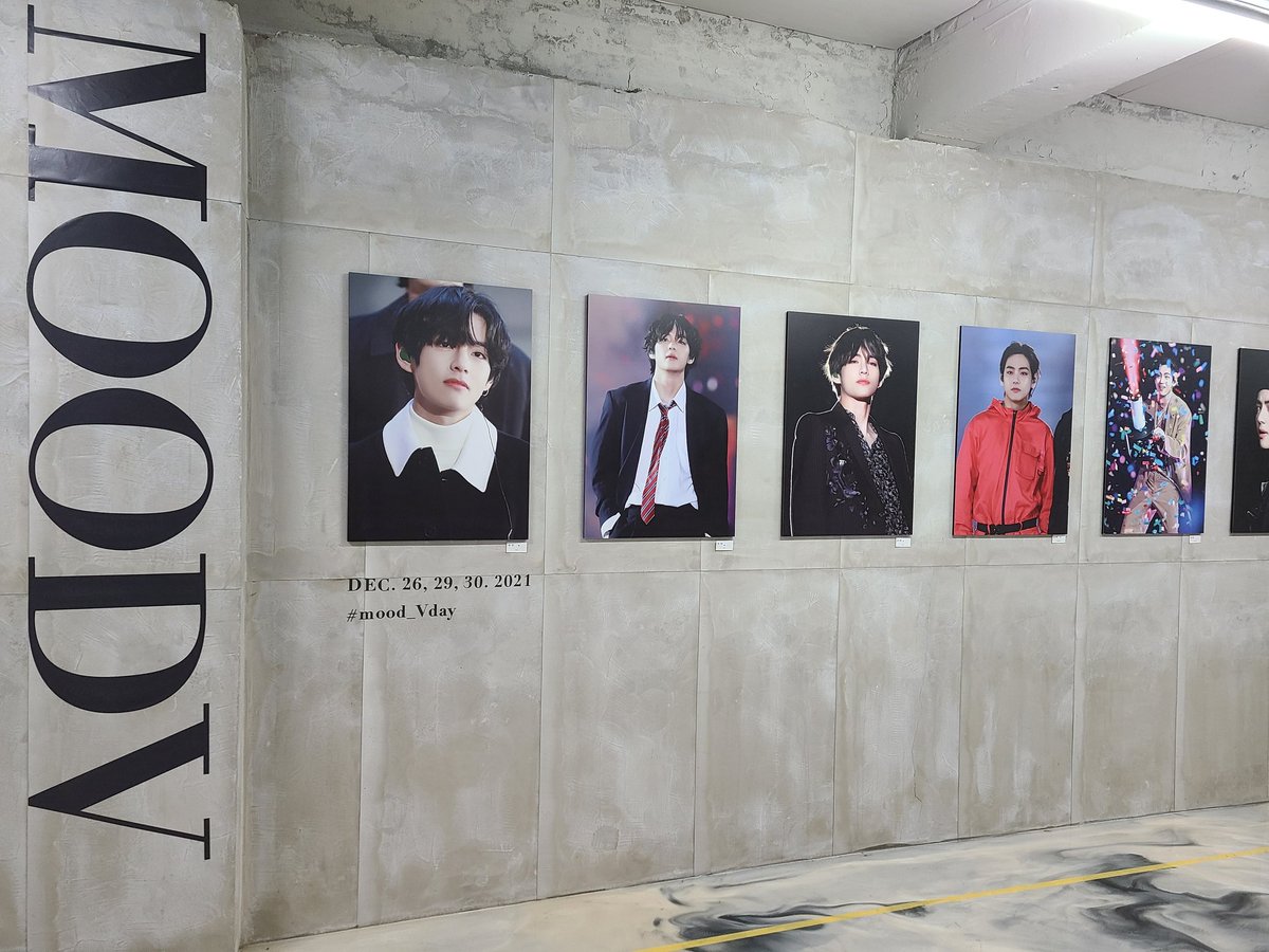 corda1013's tweet photo. 수요일 저녁.
퇴근하고 달려갔던 무드뷔 전시🌟
예쁜 태형이 눈에 가득 담고 왔어요💕
관람 후에 소소하게 럭드 5개 뽑아봤는데 사실 늦게가서 마음을 비우고 있었거든요
그런데 갑자기 2등 나와서 너무 당황하는 바람에 리액션은 외마디 "어?"😳로 끝나버린 슬픈 사연
#mood_Vday
#moodv #무드뷔 https://t.co/CMi8c7mZx1